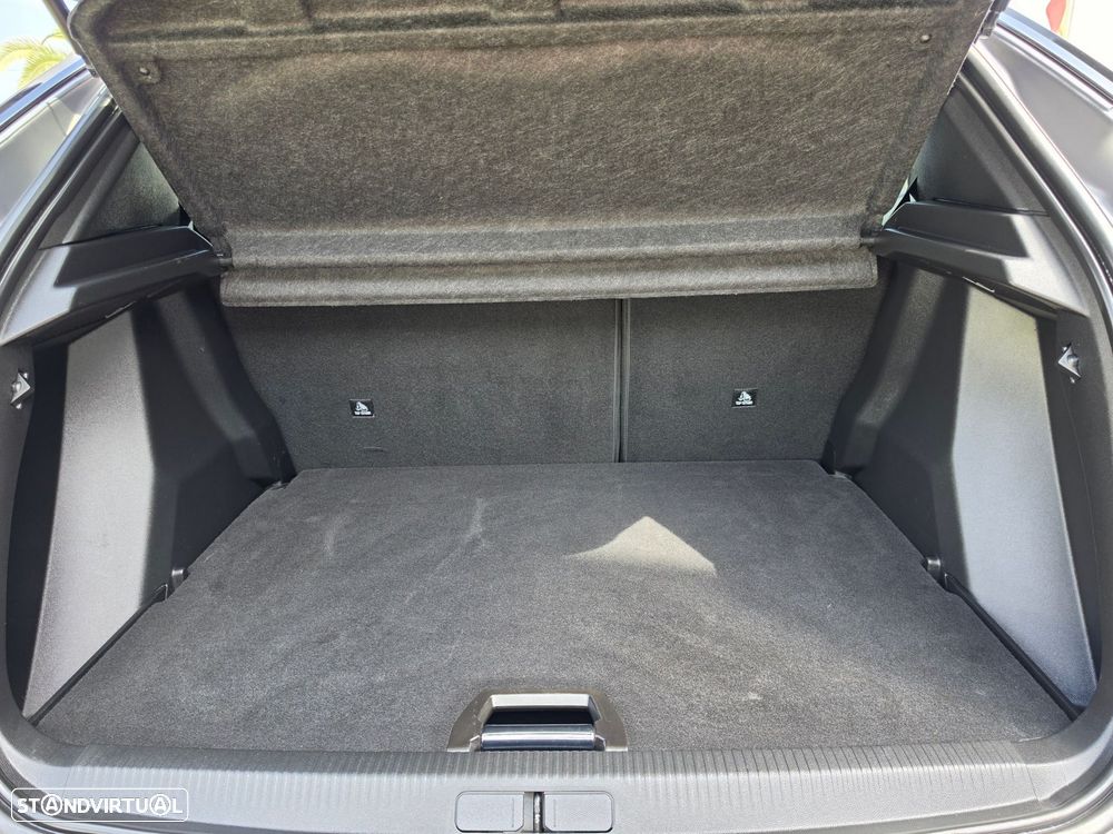 Peugeot 2008 1.2 PureTech Allure — fotografia 39