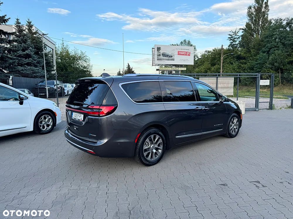 Chrysler Pacifica - 4