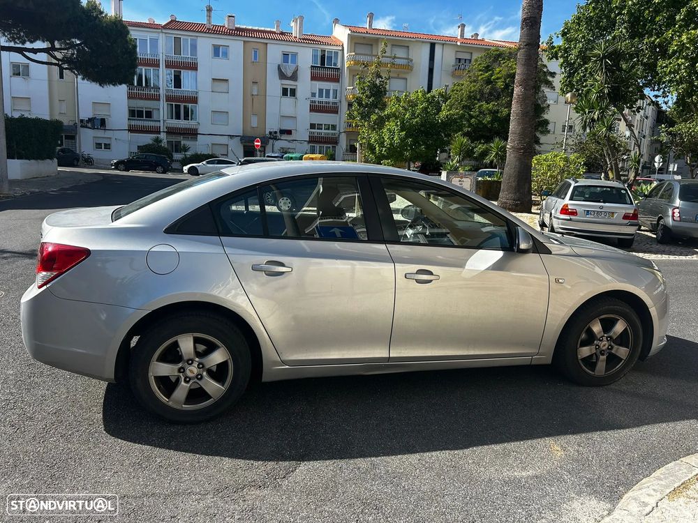 Chevrolet Cruze 1.6 LS - 4