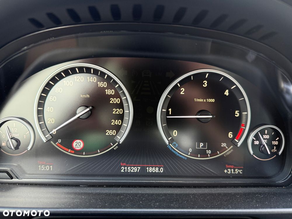 BMW Seria 5 520d xDrive - 15