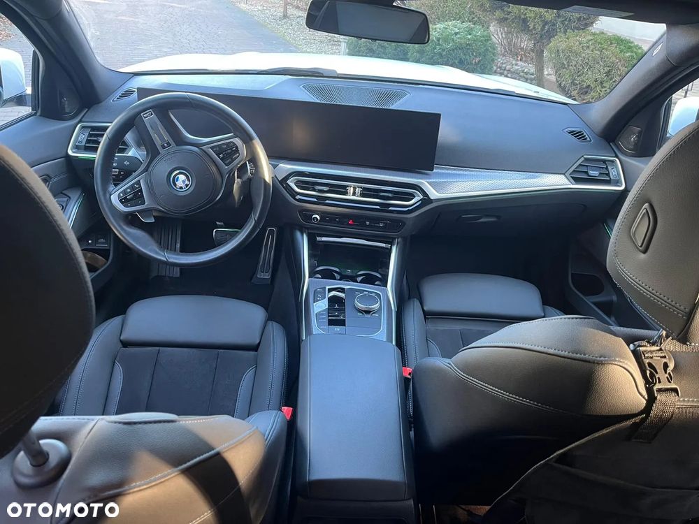 BMW Seria 3 330e xDrive M Sport - 11