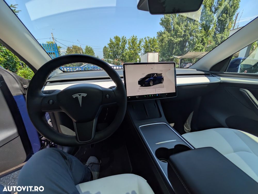 Tesla Model Y - 21