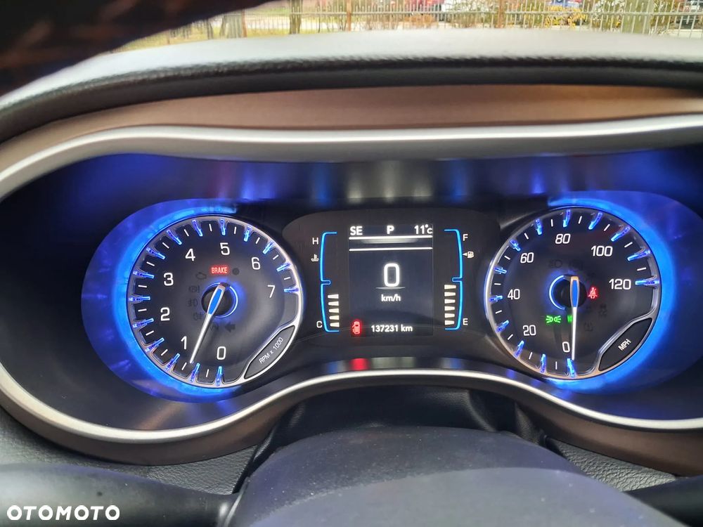 Chrysler Pacifica - 16