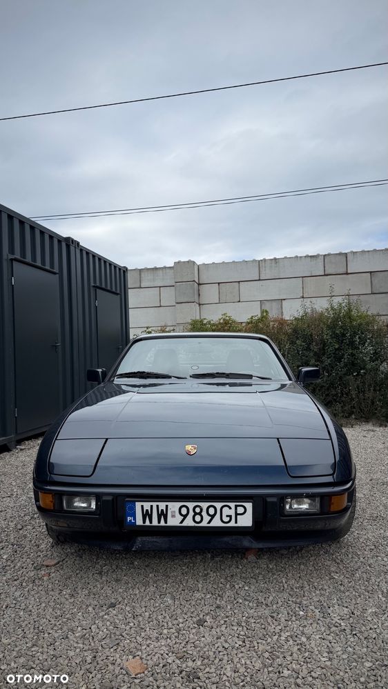 Porsche 924 S - 8