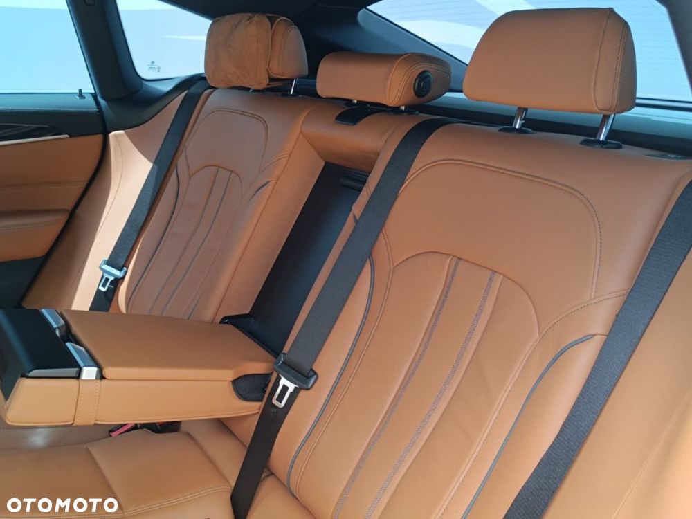 BMW 6GT - 9