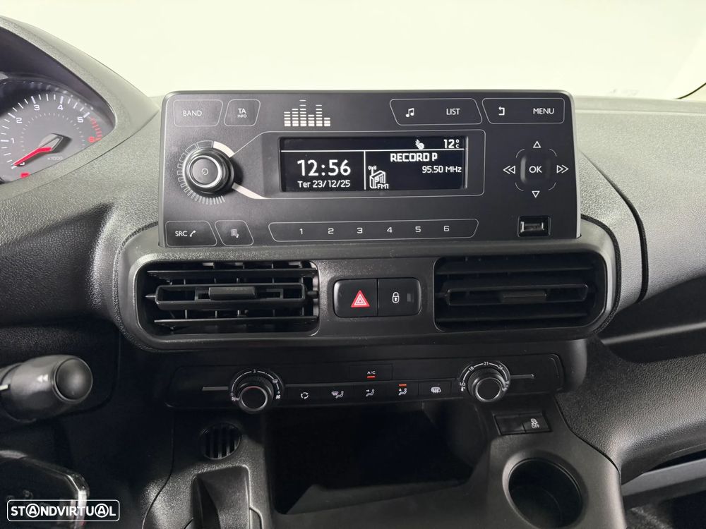 Peugeot PARTNER 1.5 BLUEHDI 102 CV - 3 LUGARES - IVA DEDUTIVEL - 29