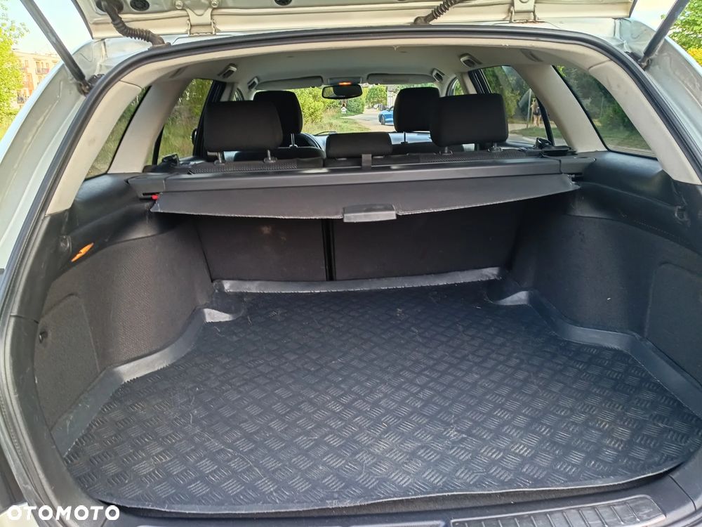 Toyota Avensis 2.0 D-4D - 17