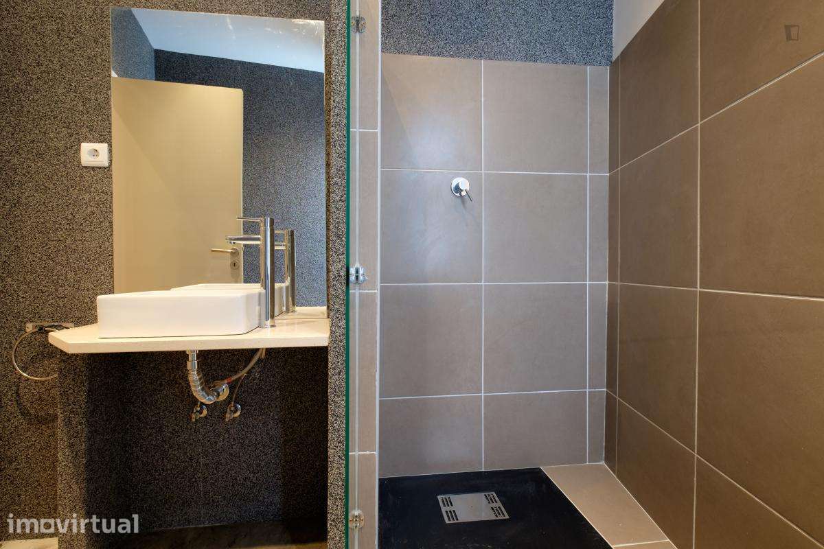 Quarto - localizado em Baixa Coimbra - Grande imagem: 4/9