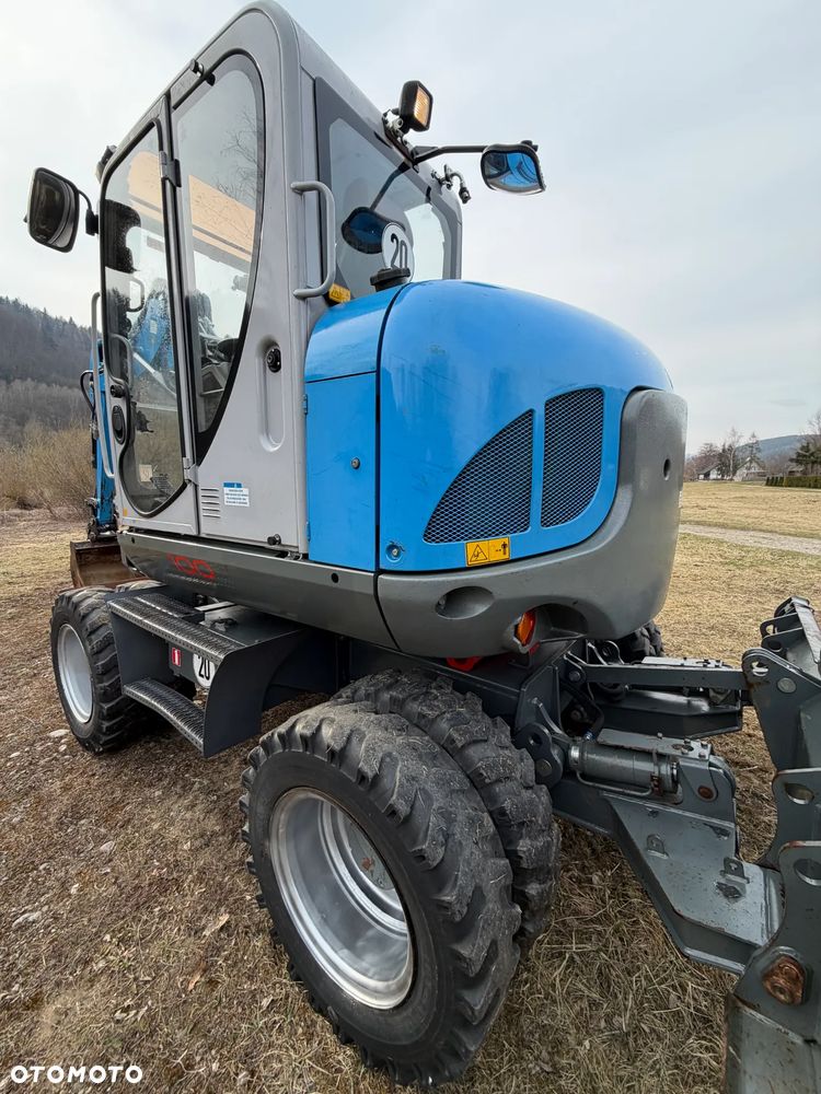 Wacker Neuson EW100 Koparka Kołowa 11 ton. NISKI PRZEBIEG.  3x łamane Ramię. Klima. Pompa ON. 2 Łyżki. Dodatkowe 3 sekcje Hydrauliczne. z upadłośći Norweskiej. Maszyna Jak Nowa z salonu! 2799 mtg. PERKINS silnik 130km. STABILIZATORY Klima. DEKRA 2026r. Książka serwisowa. Szybkozłącze Hydr. Skrętne ramie. Ani deka luzów i wycieków. Pełny Oryginał. Nie picowana na sprzedaż. OKAZJA - 27