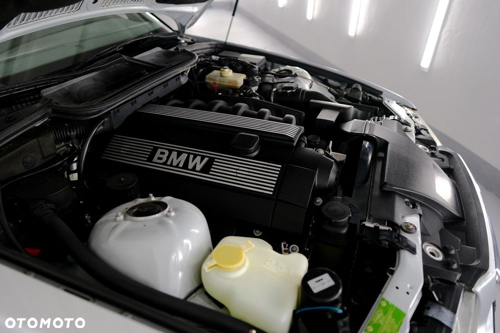BMW Seria 3 323i - 32