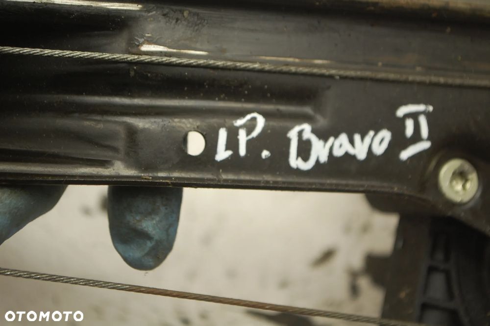 PODNOŚNIK MECHANIZM SZYBY LEWY PRZÓD PRZEDNI 51836460 FIAT BRAVO II - 4