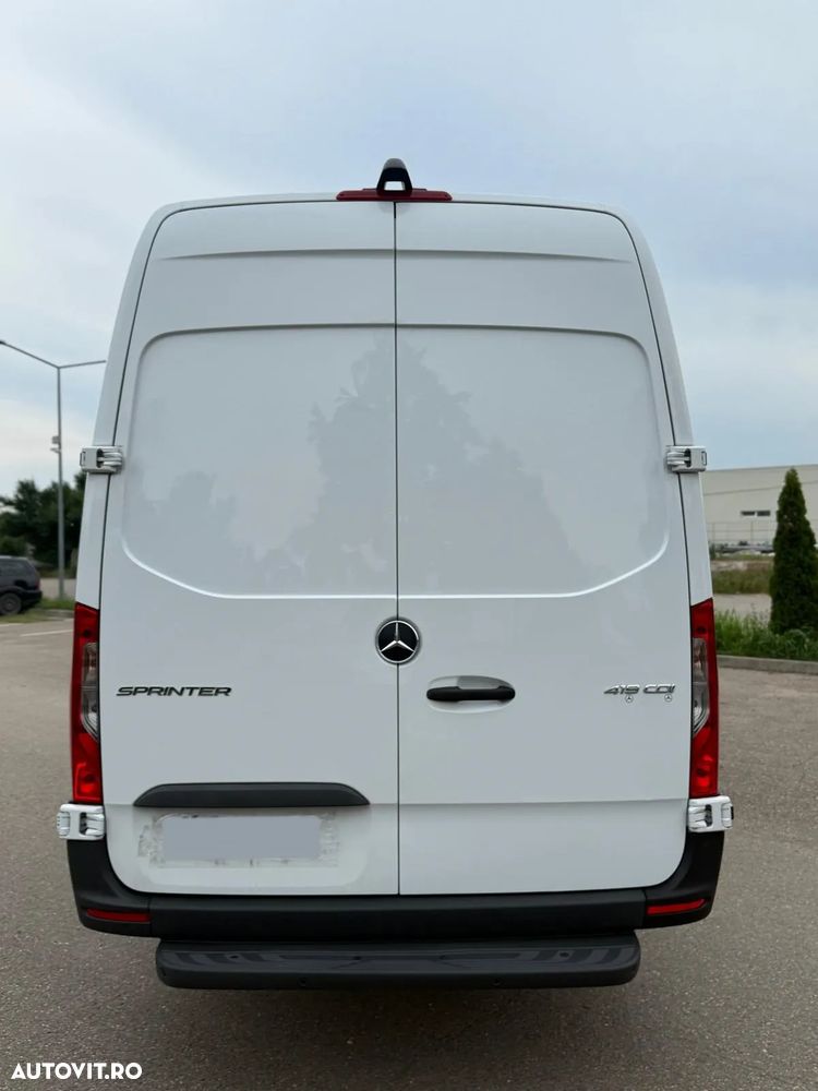 Mercedes-Benz Sprinter - 24