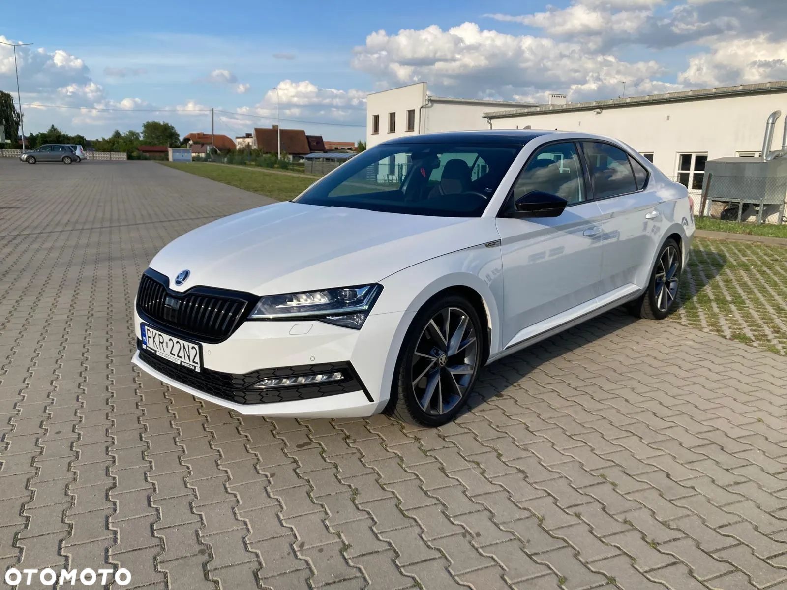 Skoda Superb Combi 2.0 TDI DSG Sportline - 1