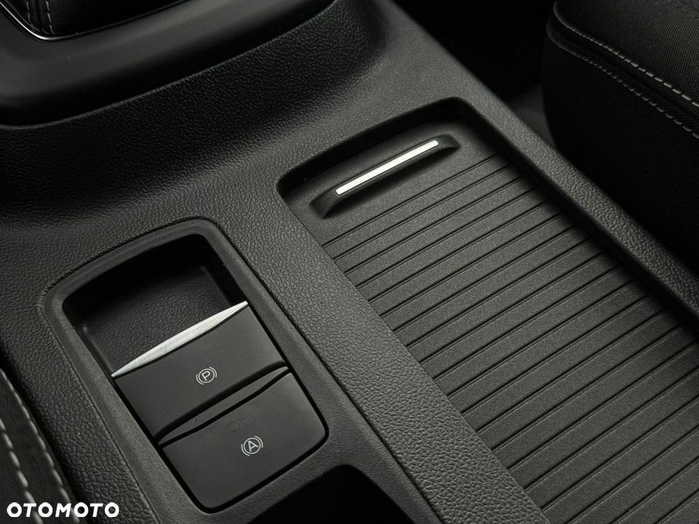 Ford Focus 1.0 EcoBoost Hybrid TITANIUM EDITION - 29