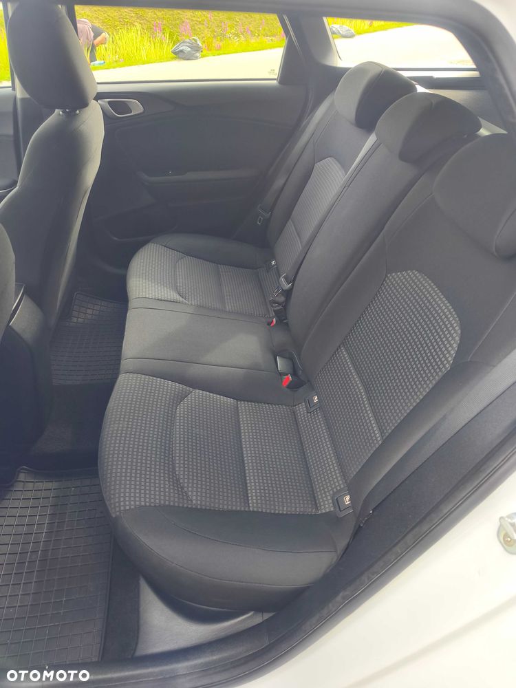 Kia Ceed - 6