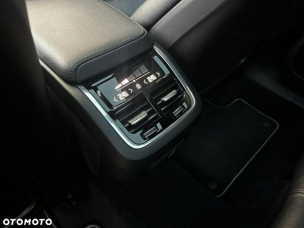 Volvo XC 60 D5 SCR AWD R-Design - 13