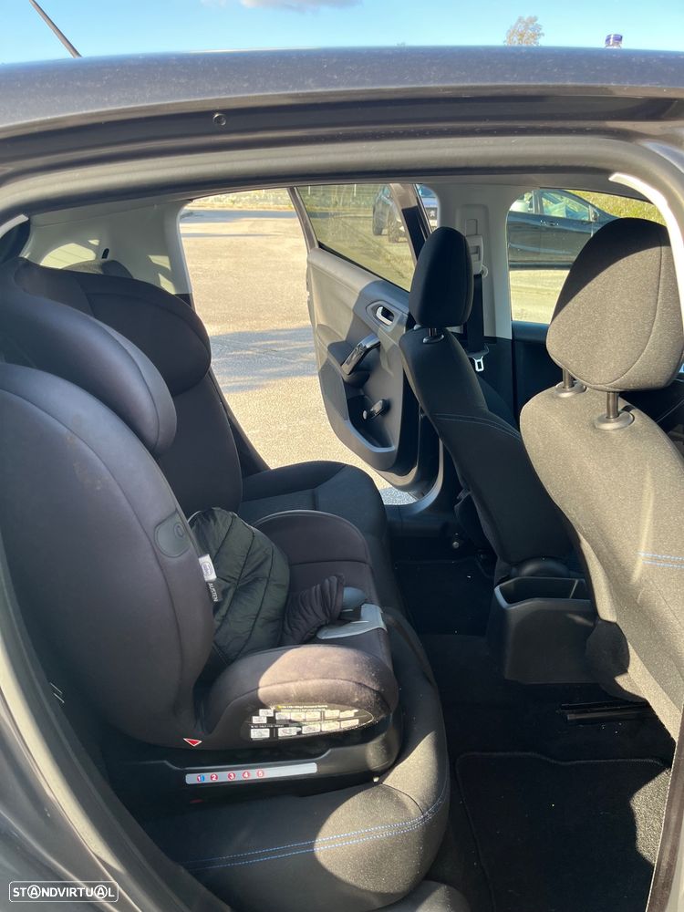 Peugeot 208 1.2 PureTech Signature - 8