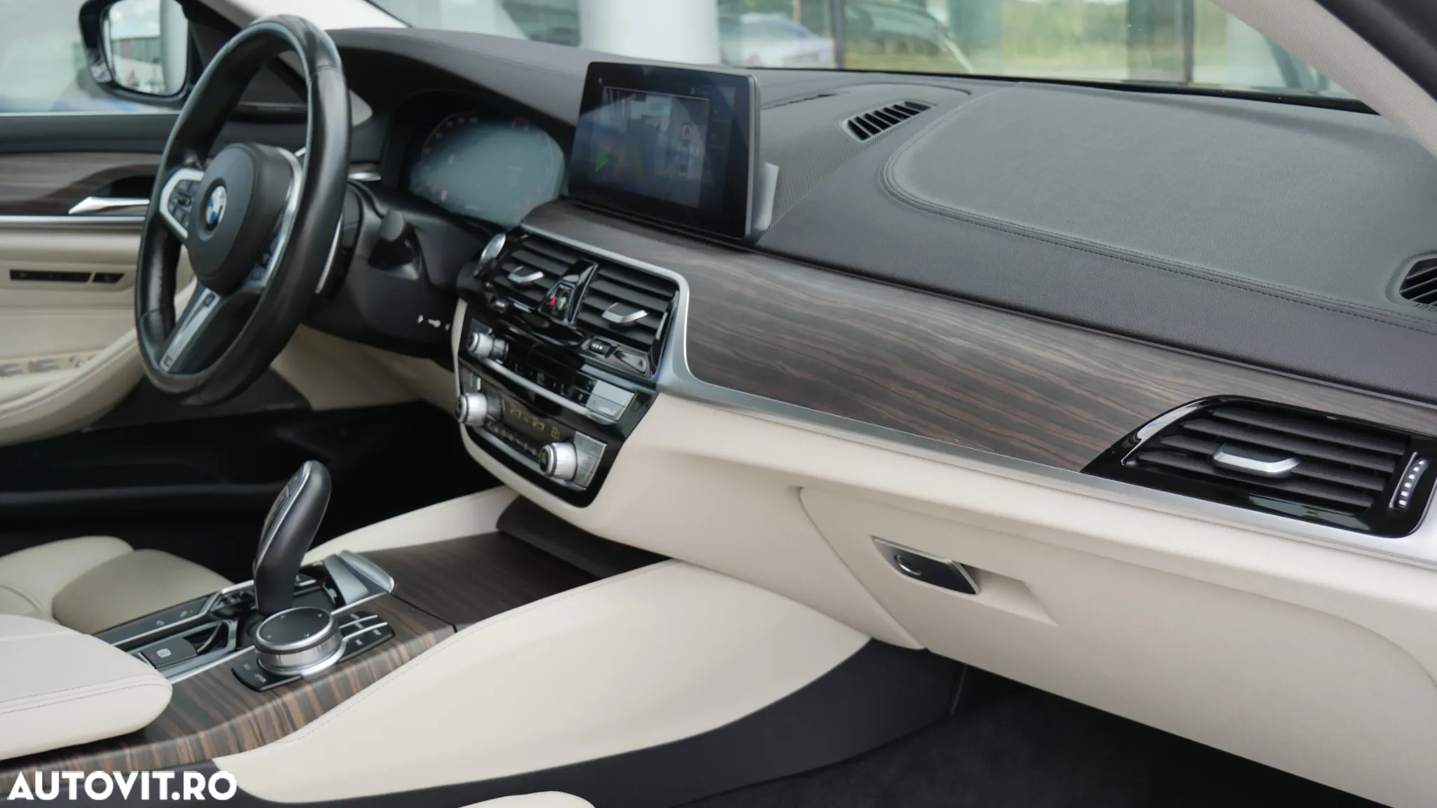 BMW Seria 5 530i Aut. Luxury Line - 12