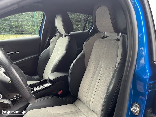 Peugeot e-208 GT - 22