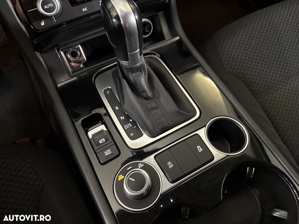 Volkswagen Touareg - 17