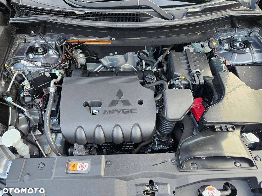Mitsubishi Outlander 2.0 2WD Diamant - 38