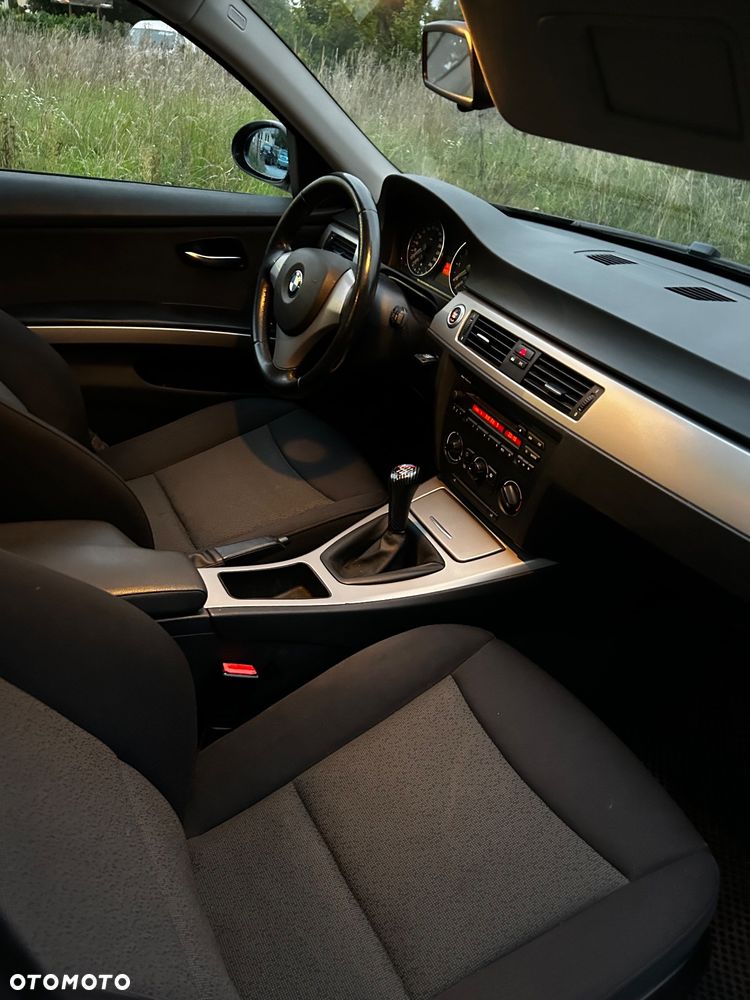 BMW Seria 3 318i - 9
