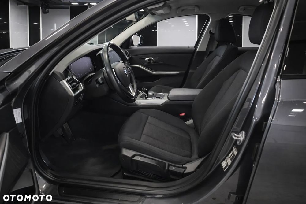 BMW Seria 3 318d Sport Line - 8
