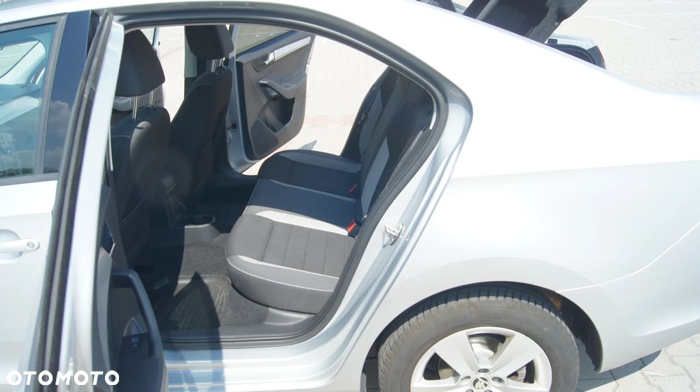 Skoda RAPID 1.0 TSI Ambition - 10