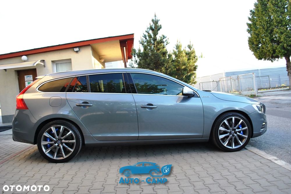 Volvo V60 D6 AWD Plug-in Hybrid R-Design Summum - 27