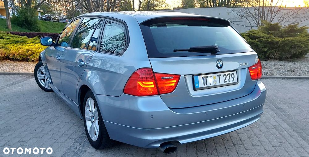 BMW Seria 3 318i Edition Exclusive - 6