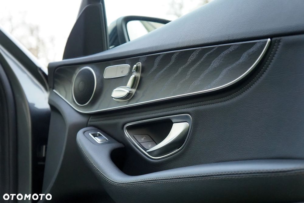 Mercedes-Benz Klasa C 300 9G-TRONIC AMG Line - 23