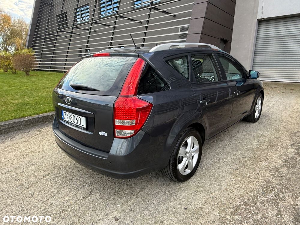 Kia Ceed ver-1-6-crdi-128-dream-team-edition - 7