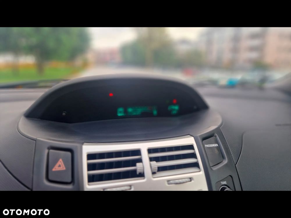 Toyota Yaris 1.3 Luna - 24