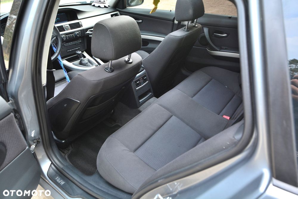 BMW Seria 3 320d - 24