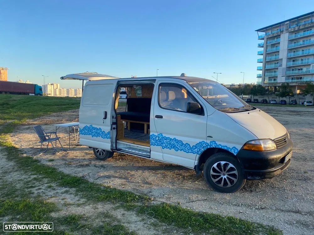 Toyota HiAce 2.5 D-4D Service 2.8T - 12