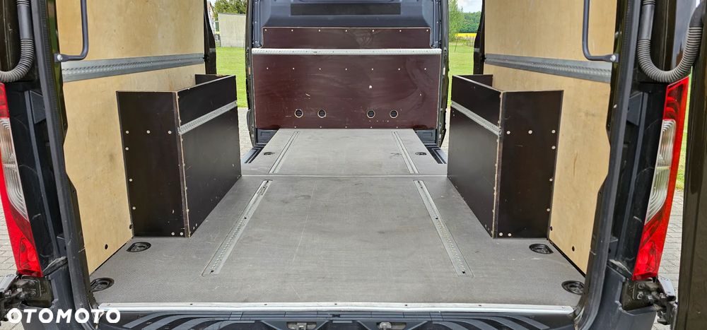 Mercedes-Benz Sprinter - 24