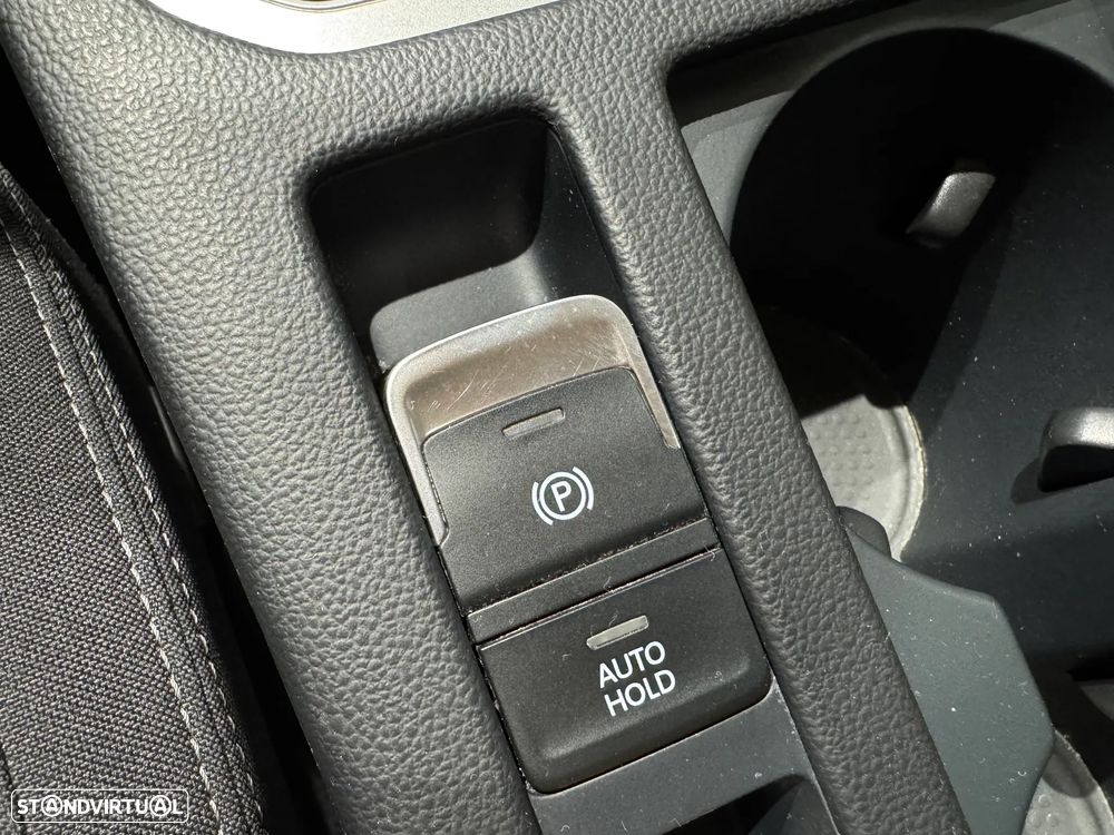VW Passat 2.0 TDI Elegance DSG - 40