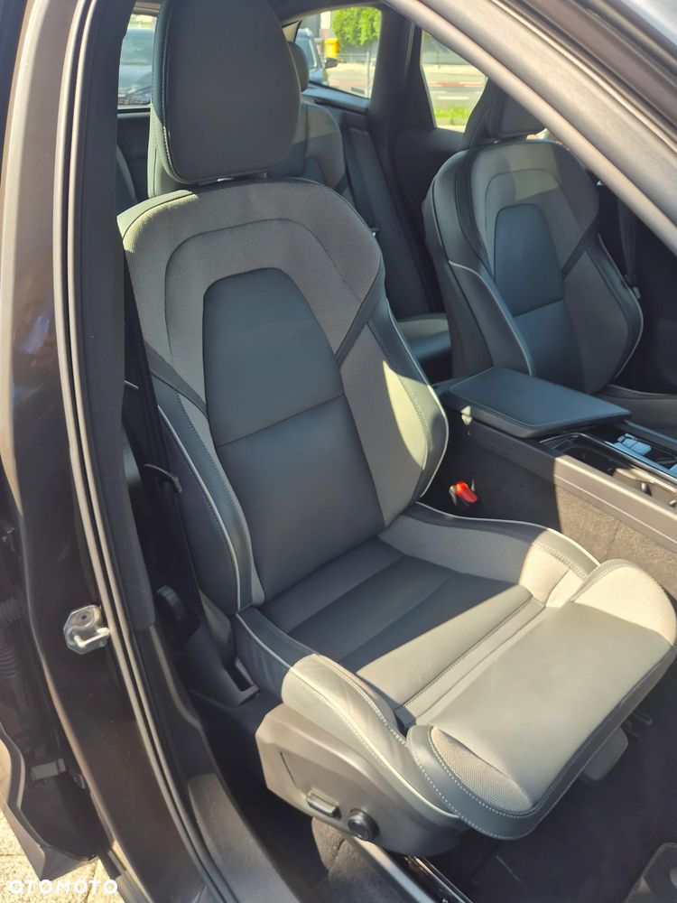 Volvo XC 60 B4 B R-Design - 12