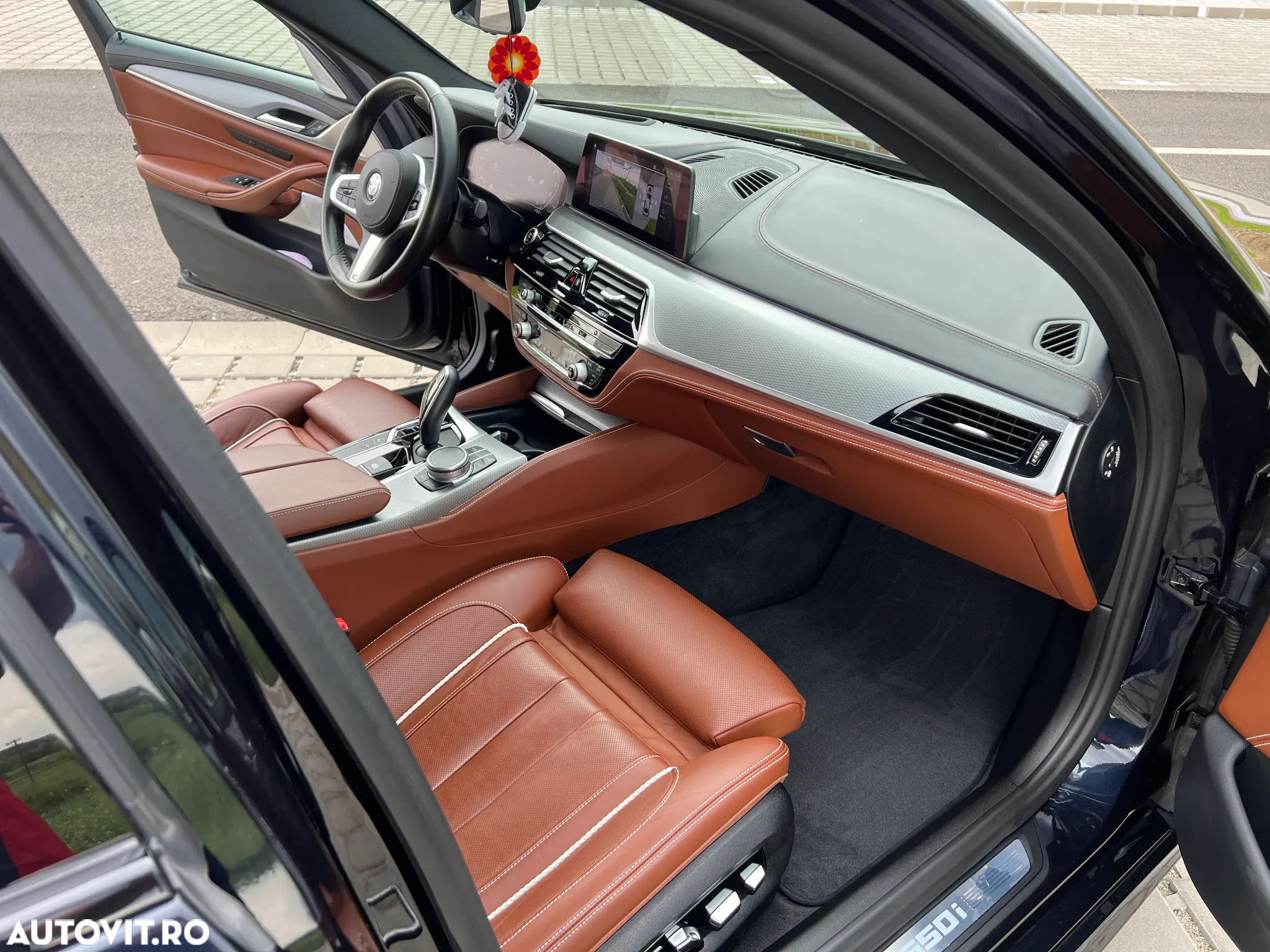 BMW M5 M550i xDrive AT - 22