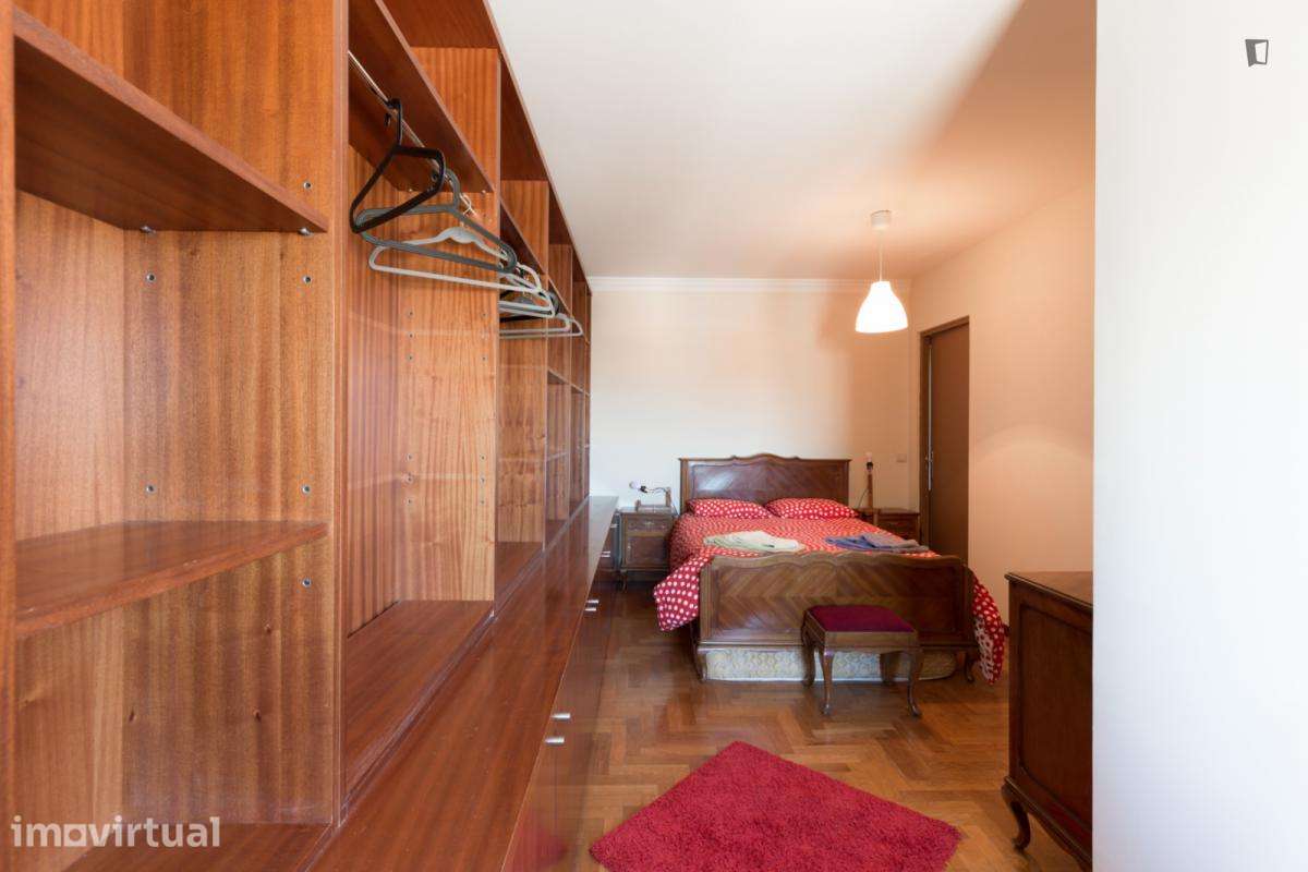Quarto - localizado em Paranhos Porto - Grande imagem: 3/15
