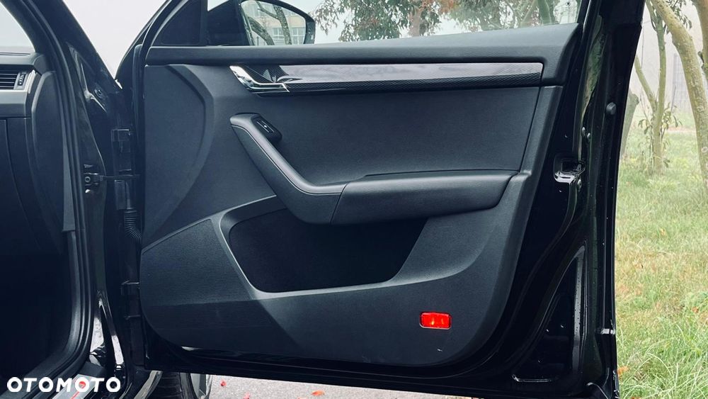 Skoda Octavia 2.0 TDI DSG RS - 11