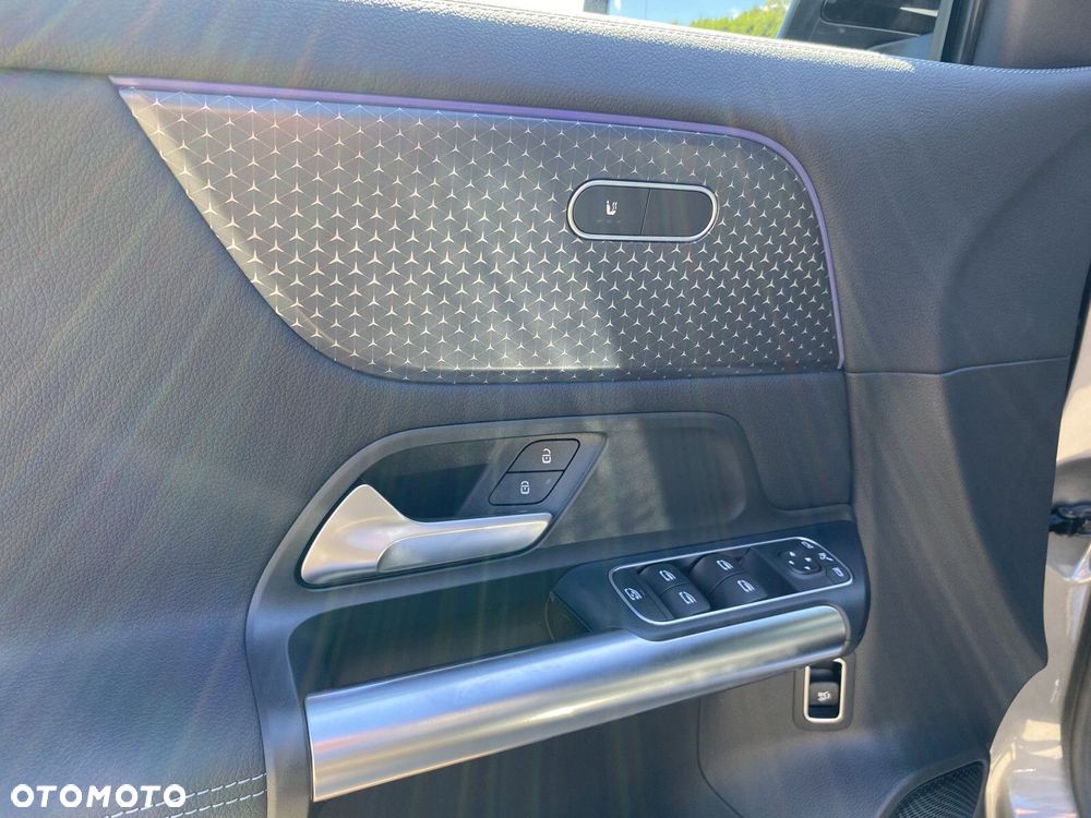 Mercedes-Benz GLA - 8