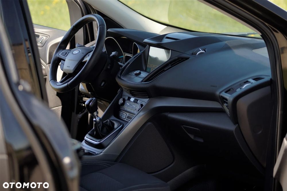 Ford Kuga - 24