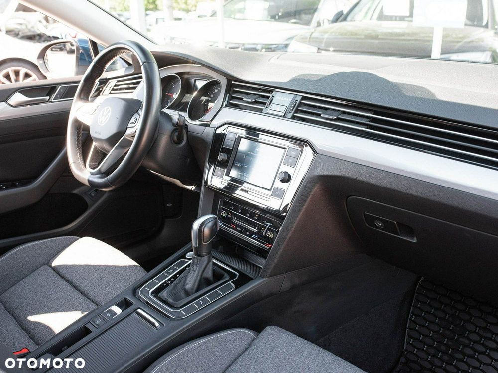 Volkswagen Passat - 30