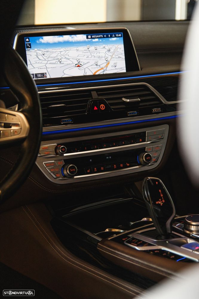 BMW 740 d xDrive Pack M Auto - 23