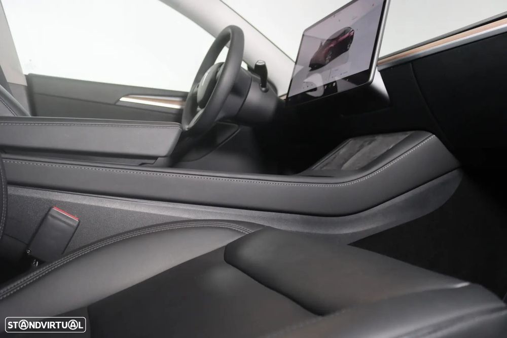 Tesla Model Y Long Range Dual Motor AWD - 16