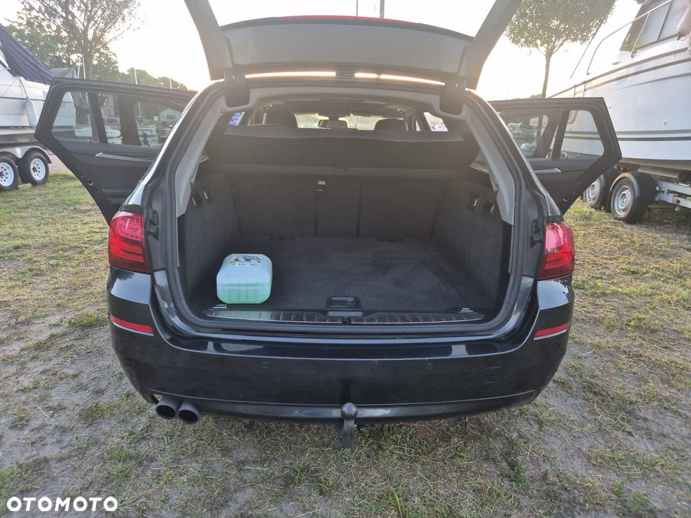 BMW Seria 5 520d xDrive - 13
