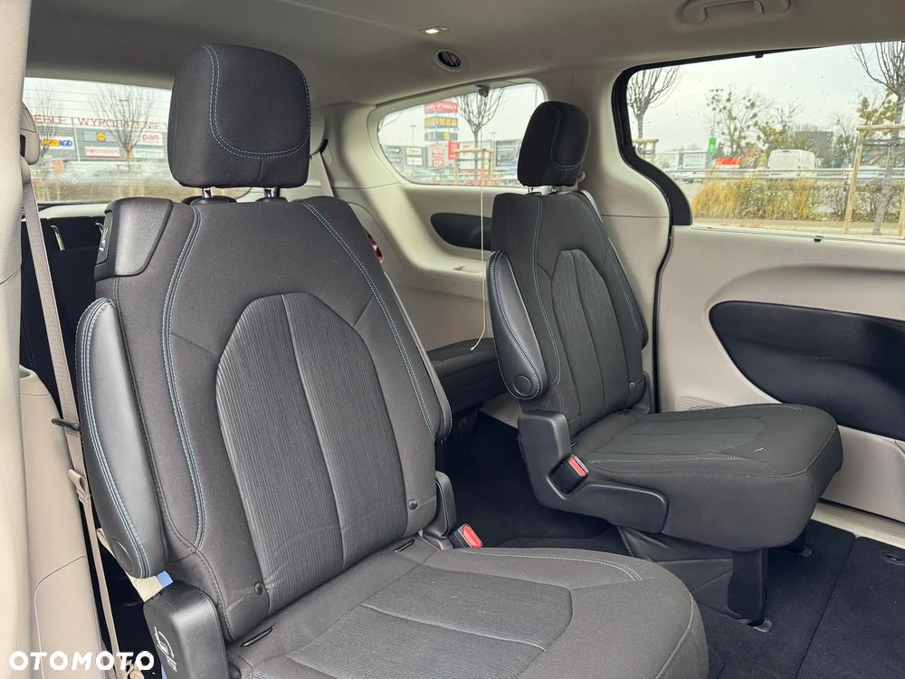 Chrysler Pacifica - 15