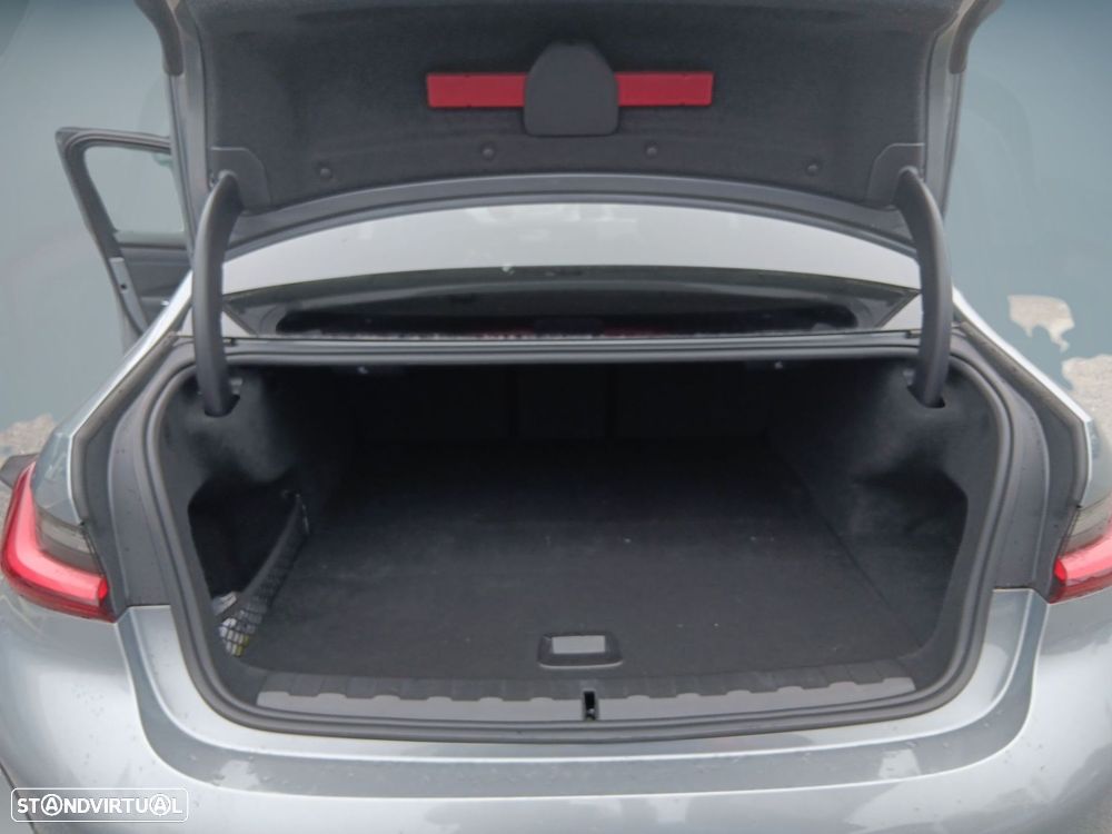 BMW 320 e Pack Desportivo M Auto - 21