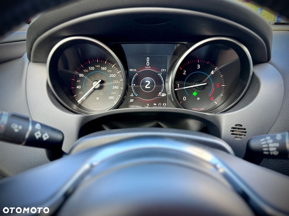 Jaguar XE 2.0 D R-Sport - 33